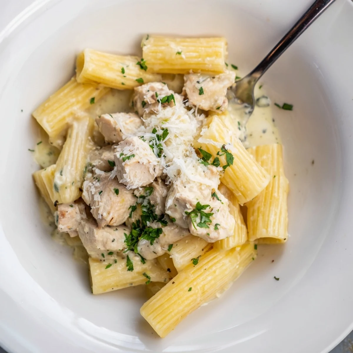 Golden chicken pieces mixed with rigatoni in rich Garlic Parmesan sauce.