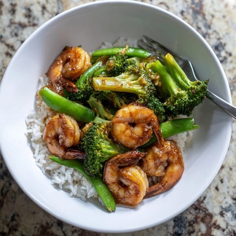 Easy garlic butter shrimp stir-fry recipe featuring succulent shrimp and crisp vegetables.
