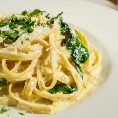 Creamy Spinach Fettuccine Alfredo